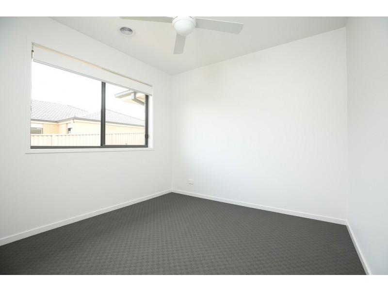 93 Ascot Gardens Drive, Delacombe VIC 3356