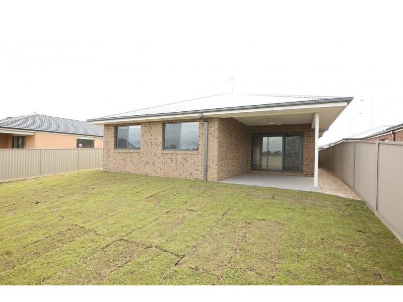 93 Ascot Gardens Drive, Delacombe VIC 3356