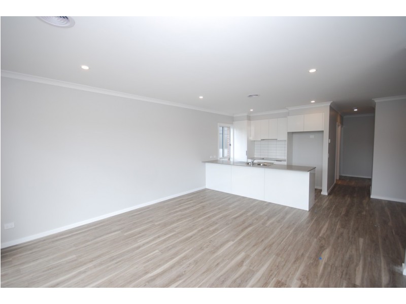 2A/8 Thompson Street, Brown Hill VIC 3350