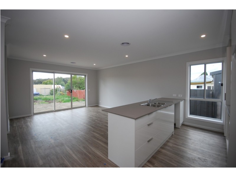 2A/8 Thompson Street, Brown Hill VIC 3350