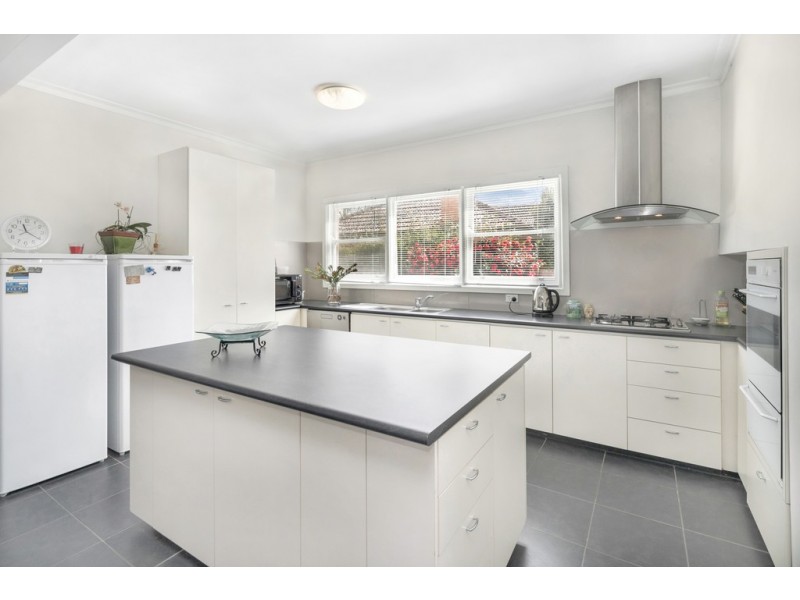 6 Muir Crescent, Newington VIC 3350