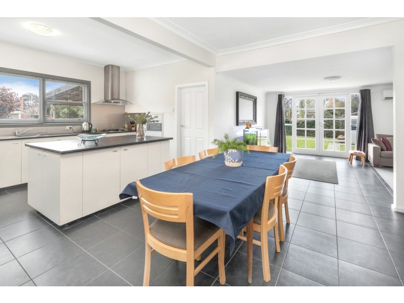 6 Muir Crescent, Newington VIC 3350