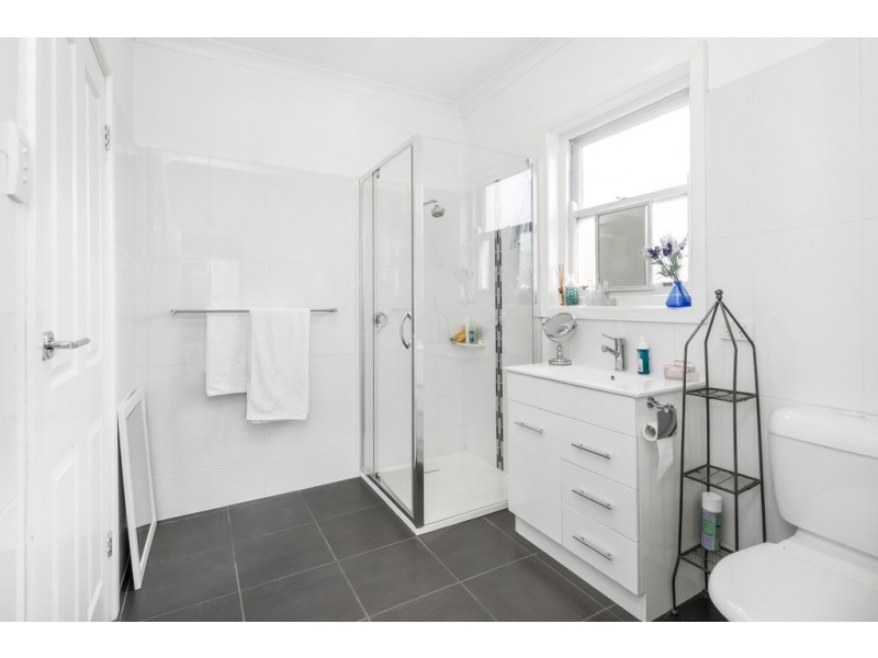 6 Muir Crescent, Newington VIC 3350