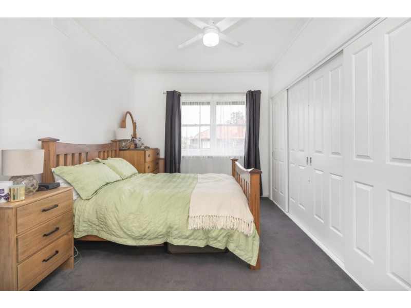 6 Muir Crescent, Newington VIC 3350