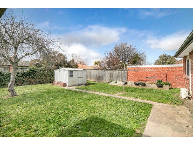 6 Muir Crescent, Newington VIC 3350