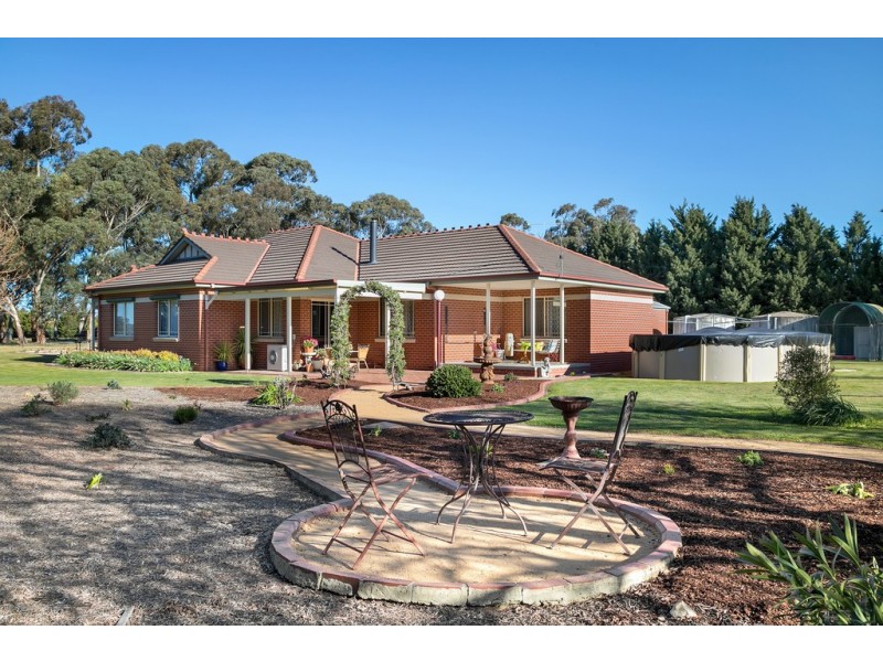 200 Landrigan Road, Carisbrook VIC 3464