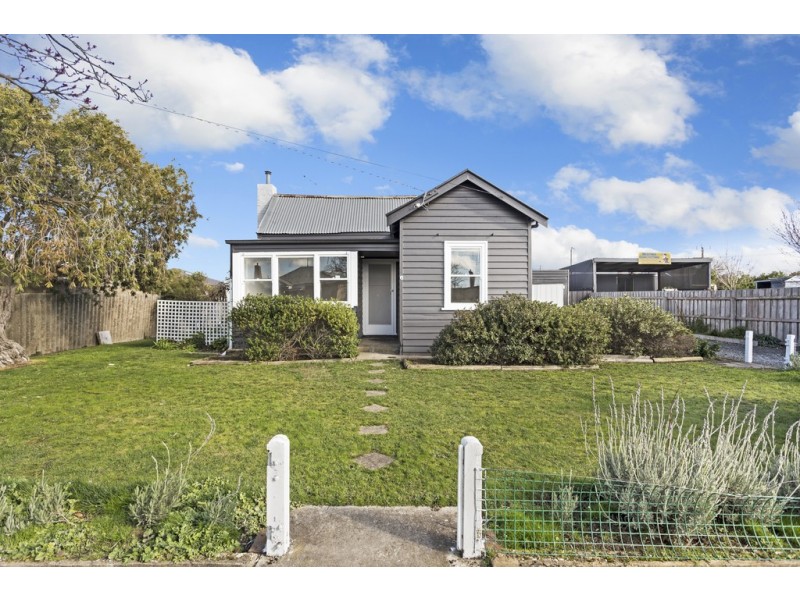 6 Edwards Street, Sebastopol VIC 3356