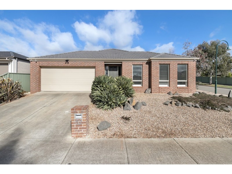 52 Waterford Drive, Miners Rest VIC 3352