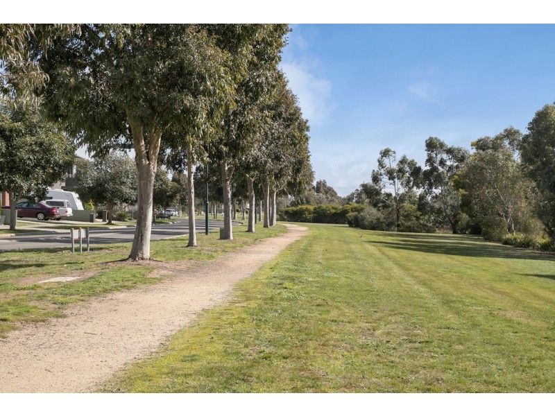 52 Waterford Drive, Miners Rest VIC 3352