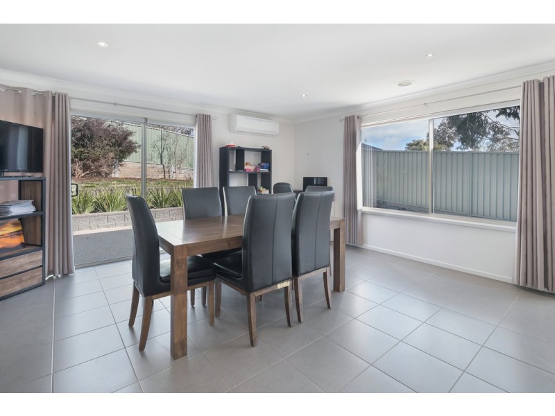 52 Waterford Drive, Miners Rest VIC 3352