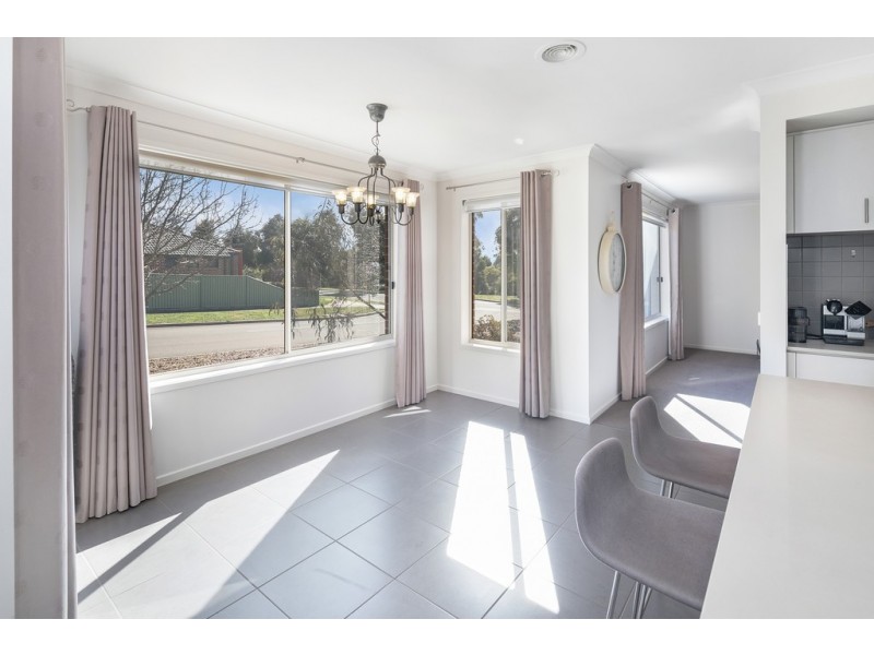 52 Waterford Drive, Miners Rest VIC 3352