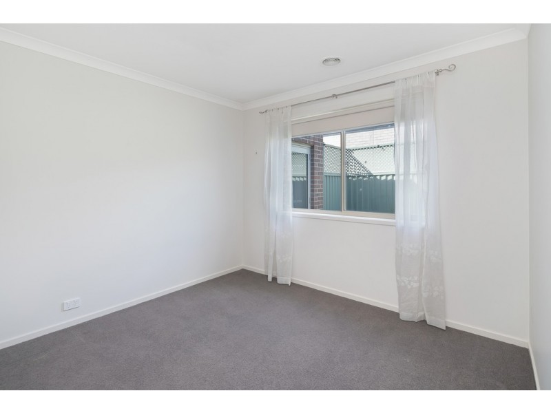 52 Waterford Drive, Miners Rest VIC 3352