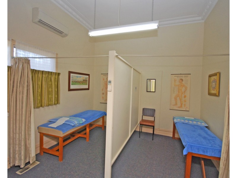 1102 and 1104 Howitt St and 1 Symons St, Wendouree VIC 3355