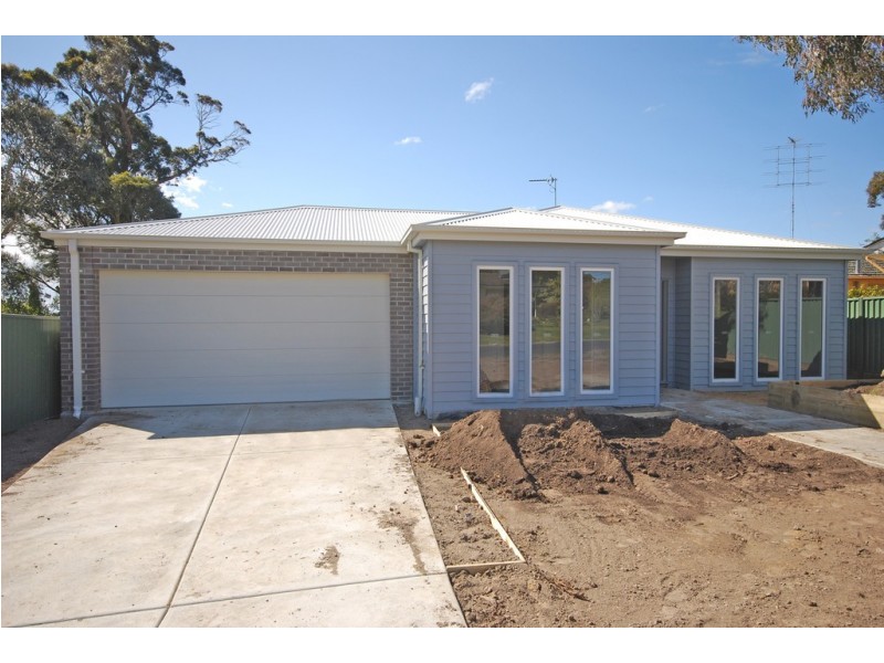 25 Regency Drive, Mount Clear VIC 3350