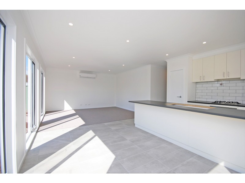 25 Regency Drive, Mount Clear VIC 3350