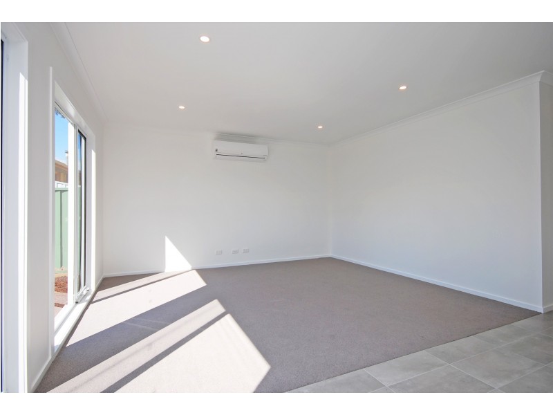 25 Regency Drive, Mount Clear VIC 3350