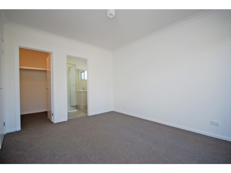 25 Regency Drive, Mount Clear VIC 3350