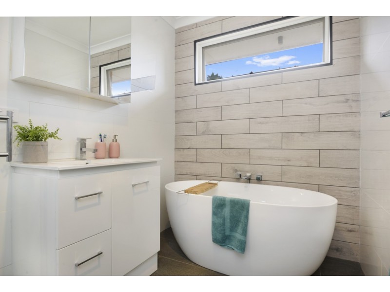 18 Huntington Street, Wendouree VIC 3355