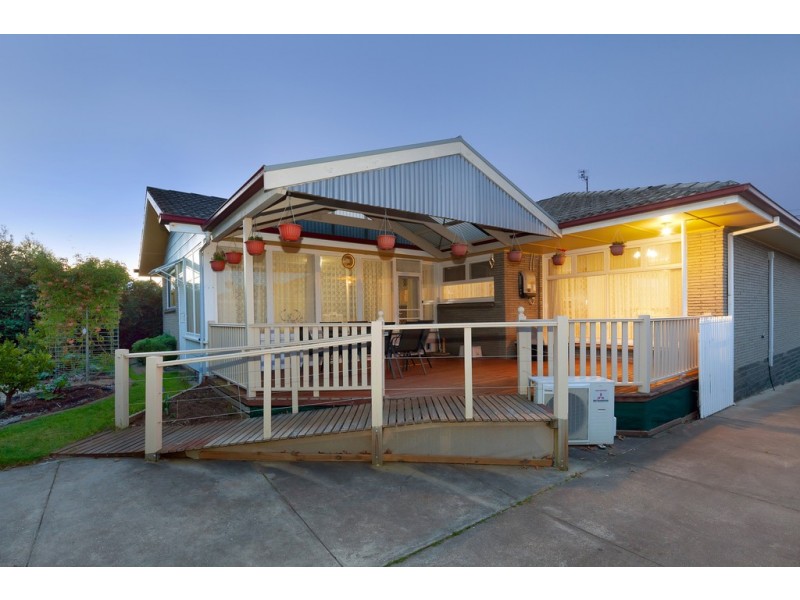 35 Cambridge Street, Wendouree VIC 3355