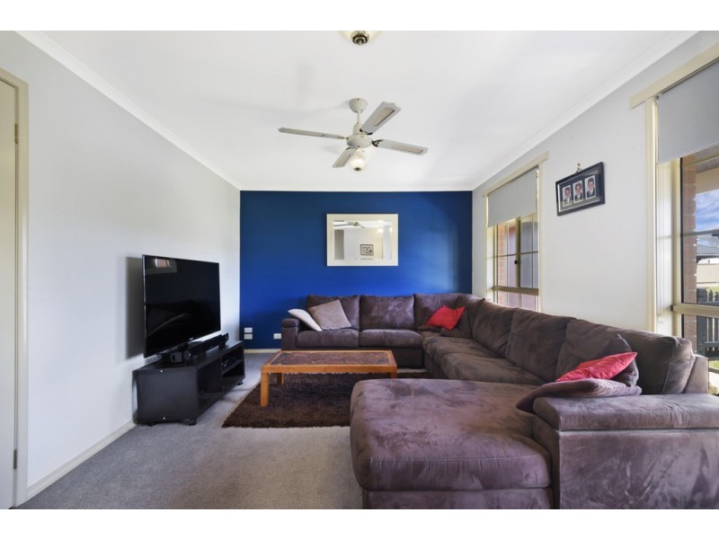 8 Langham Road, Wendouree VIC 3355