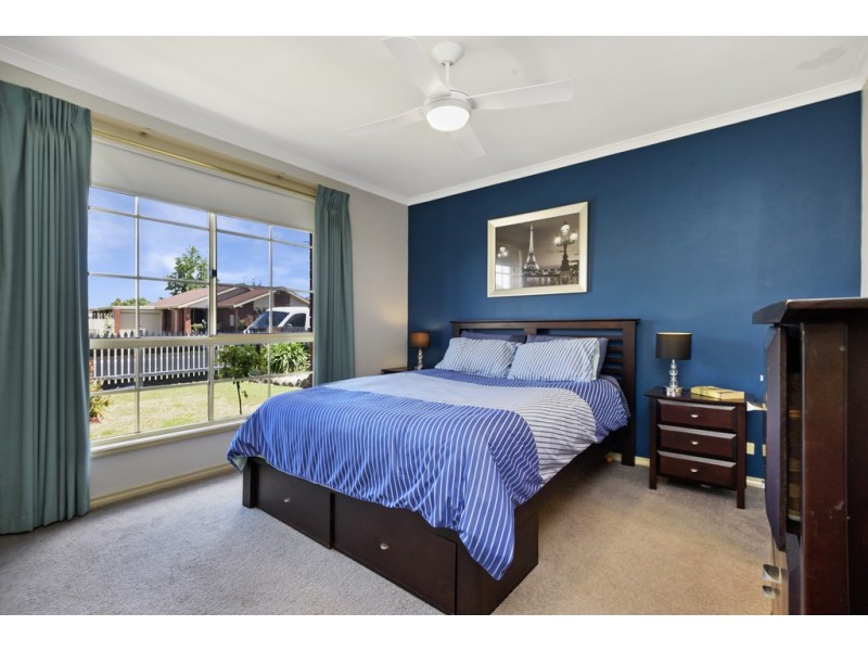 8 Langham Road, Wendouree VIC 3355