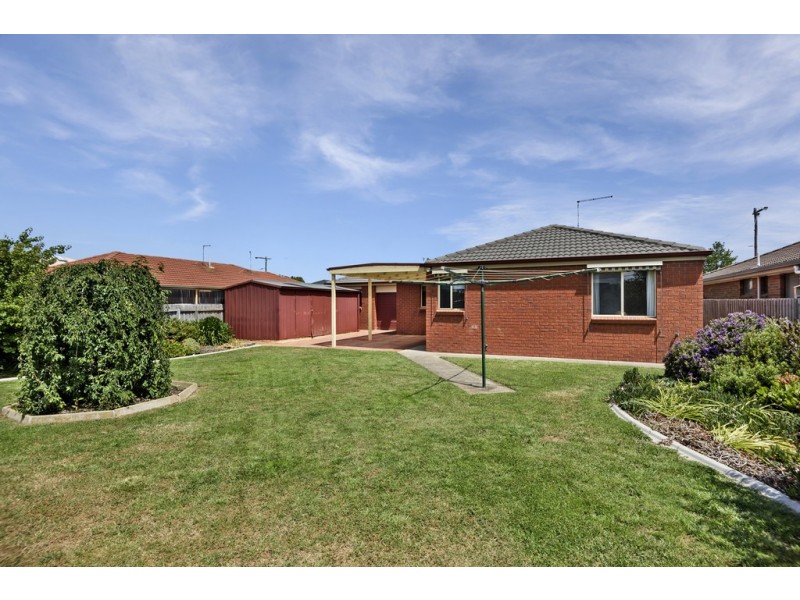 8 Langham Road, Wendouree VIC 3355
