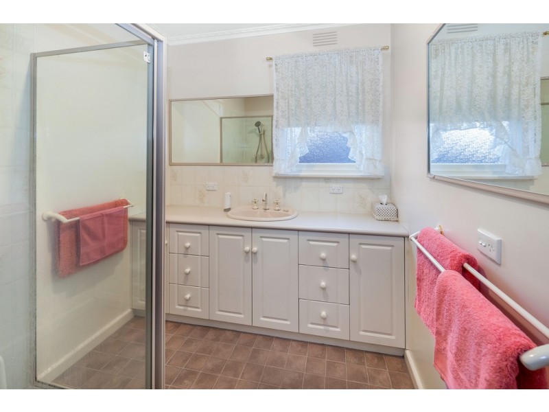 35 Cambridge Street, Wendouree VIC 3355