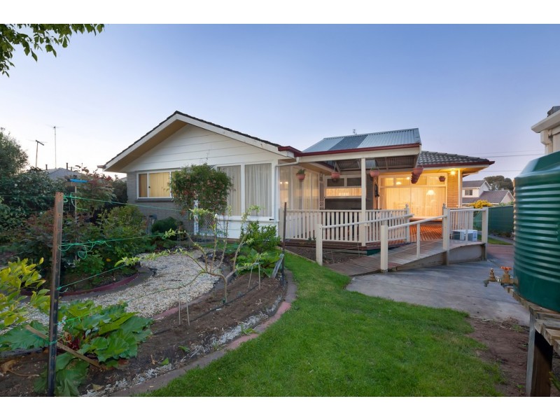 35 Cambridge Street, Wendouree VIC 3355