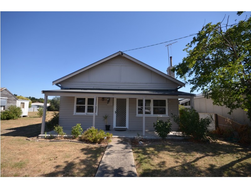 9 Willoby Street, Beaufort VIC 3373