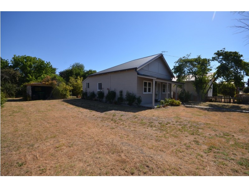 9 Willoby Street, Beaufort VIC 3373