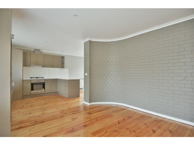 4 Maxlyn Avenue, Ballarat East VIC 3350