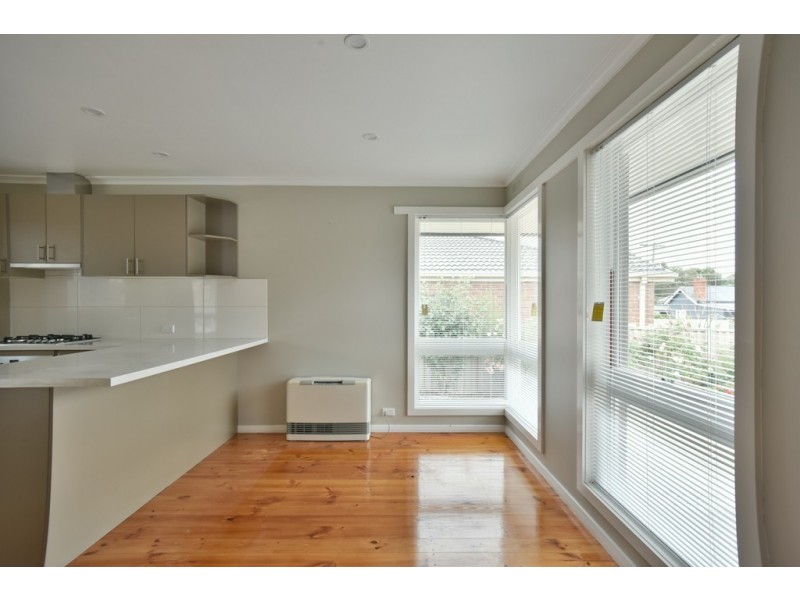 4 Maxlyn Avenue, Ballarat East VIC 3350