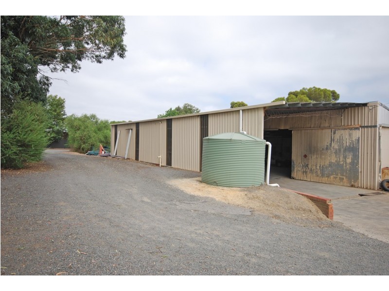 40 Water St, Brown Hill VIC 3350