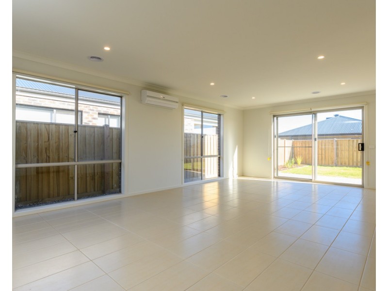 4 Sunbeam Street, Smythes Creek VIC 3351