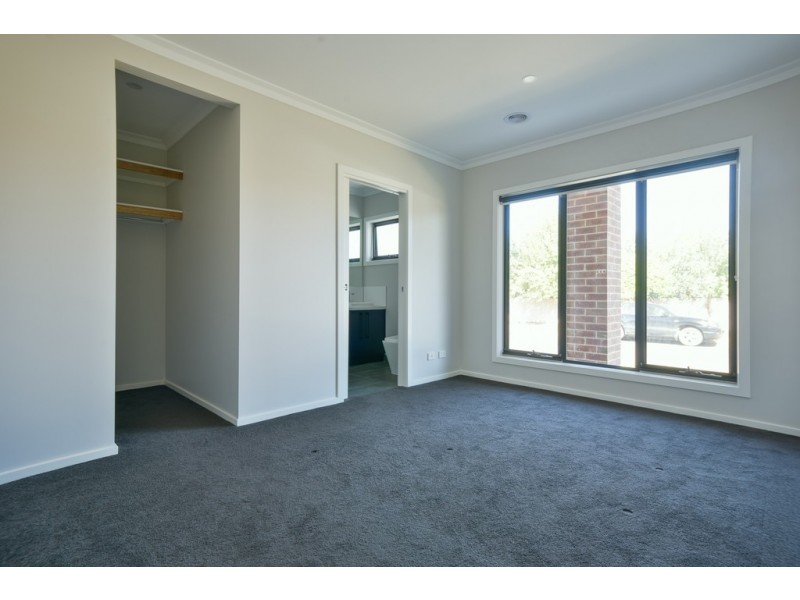 2A Brinkley Avenue, Wendouree VIC 3355