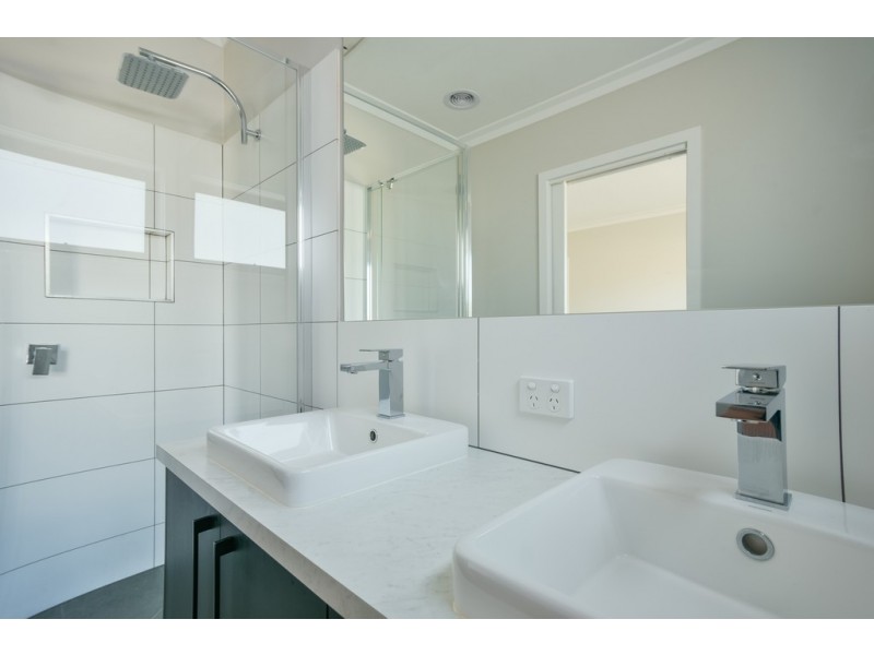 2A Brinkley Avenue, Wendouree VIC 3355