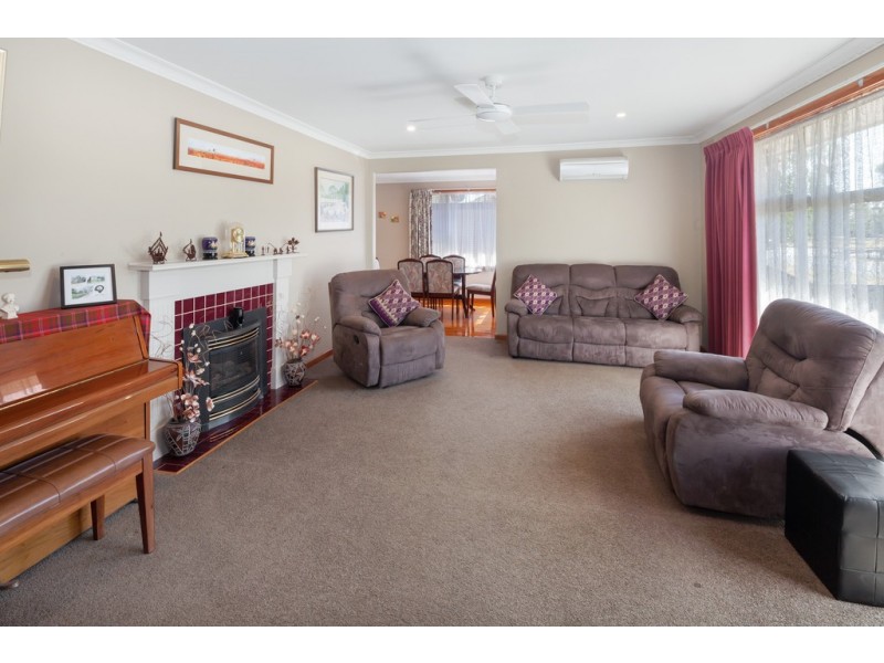 24 Vale Street, Alfredton VIC 3350