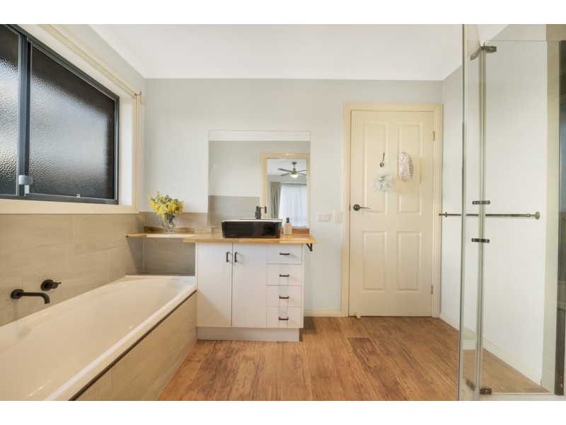 5 McAuley Drive, Brown Hill VIC 3350