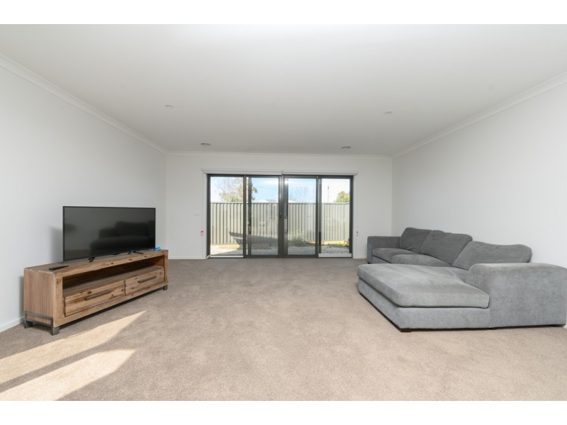 2/1106a Gregory Street, Lake Wendouree VIC 3350