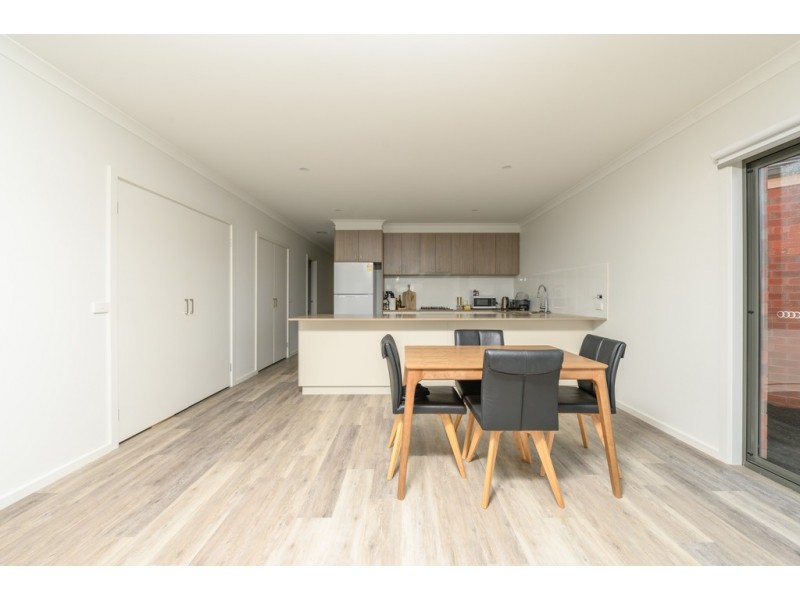 2/1106a Gregory Street, Lake Wendouree VIC 3350