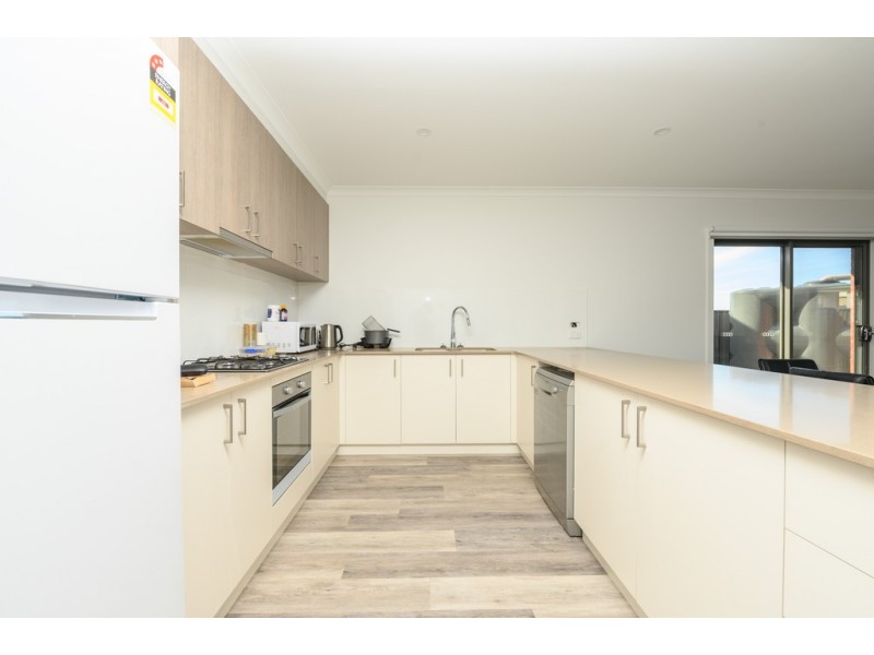 2/1106a Gregory Street, Lake Wendouree VIC 3350