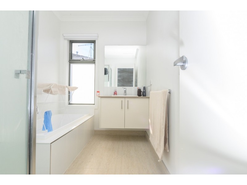 2/1106a Gregory Street, Lake Wendouree VIC 3350