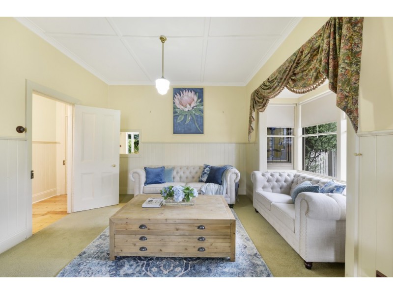 4 Doveton Crescent, Soldiers Hill VIC 3350