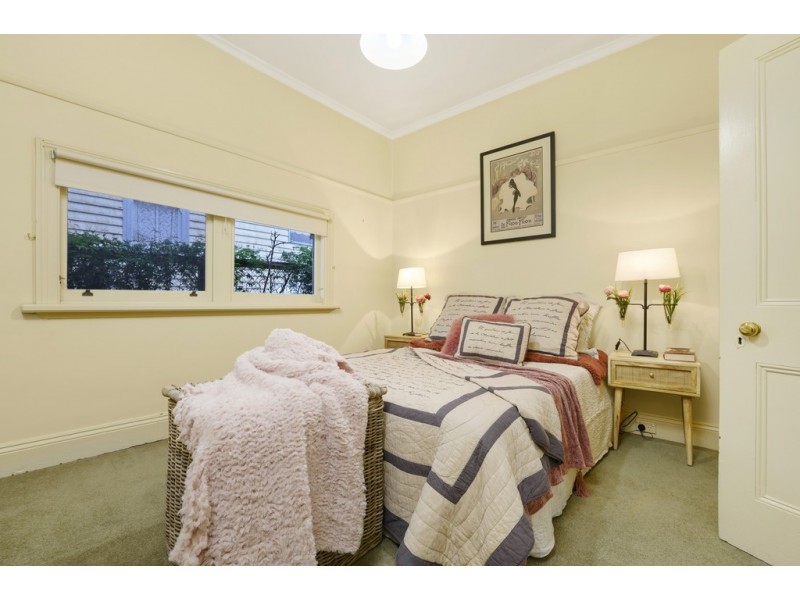 4 Doveton Crescent, Soldiers Hill VIC 3350