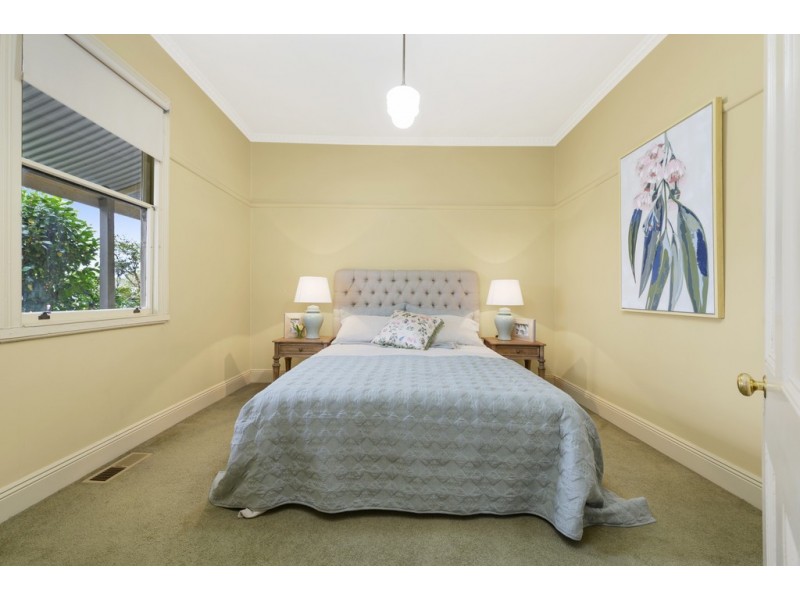 4 Doveton Crescent, Soldiers Hill VIC 3350