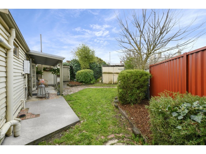 4 Doveton Crescent, Soldiers Hill VIC 3350