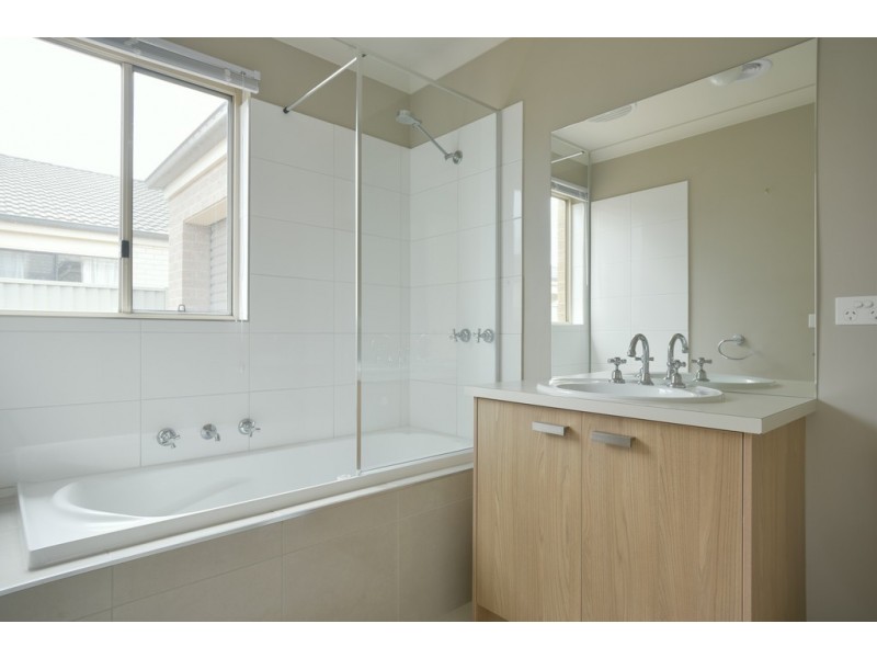 23 Macquarie Close, Delacombe VIC 3356