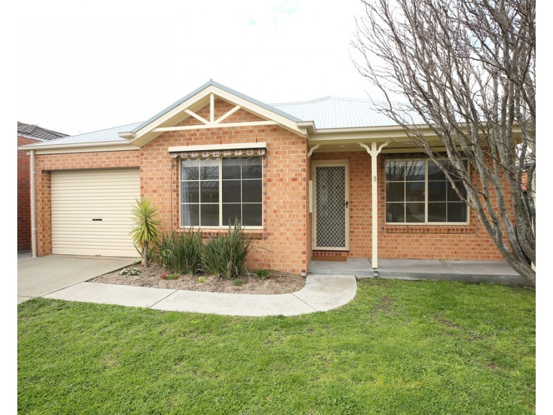 8 Elstead Way, Lake Gardens VIC 3355