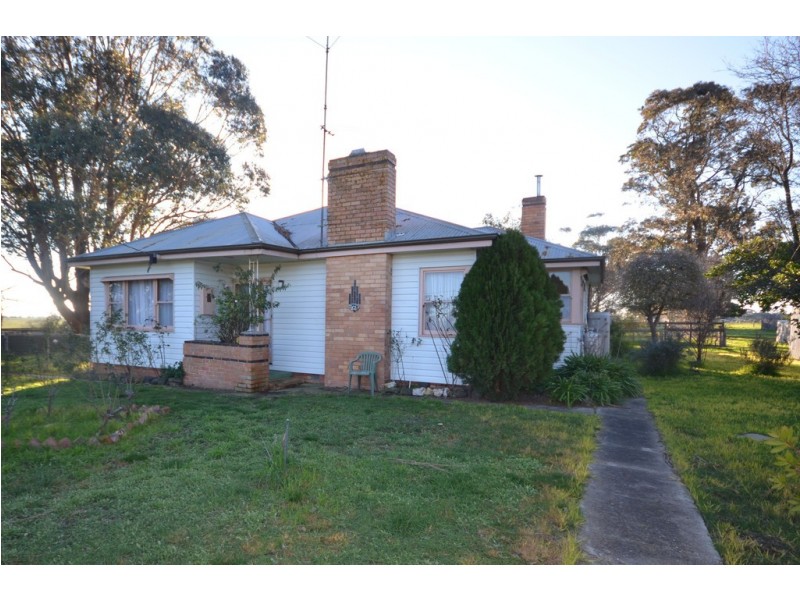 102 Montgomery Street, Skipton VIC 3361