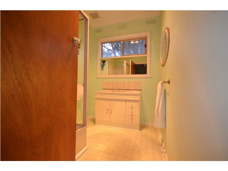 102 Montgomery Street, Skipton VIC 3361